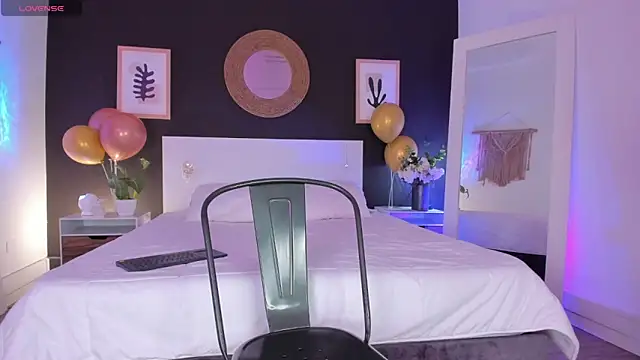 VioletPaket online show from June 1, 2026, 12:07 pm