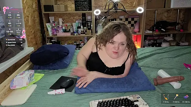 MiniNatalie online show from December 22, 2025, 6:27 pm