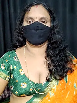 vintage-vibs online show from October 12, 2025, 5:45 pm