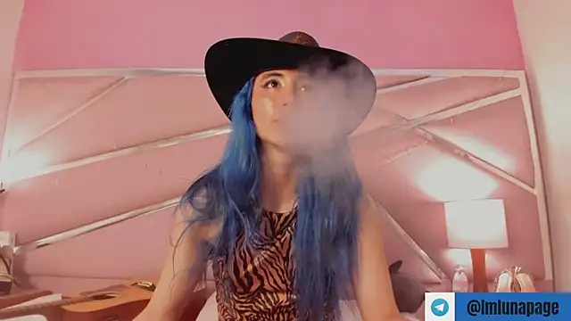 Snapshot of Lunapage chatting on February 10, 2025, 8:10 pm Lunapage online show from February 10, 2025, 8:10 pm