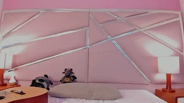 Snapshot of Lunapage chatting on March 14, 2025, 8:17 pm Lunapage online show from March 14, 2025, 8:17 pm