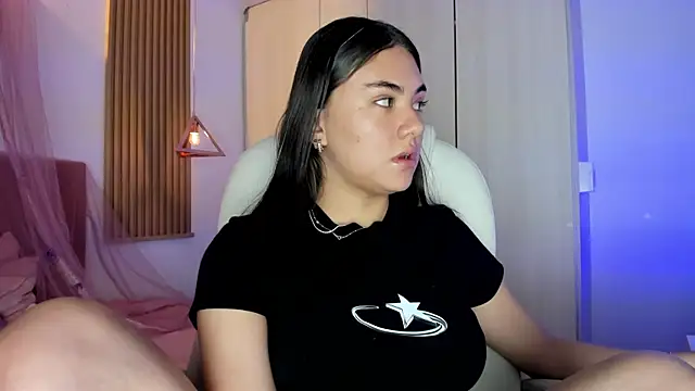 mia nevaeh online show from February 26, 2026, 8:52 pm