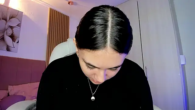 mia nevaeh online show from April 19, 2026, 9:06 pm