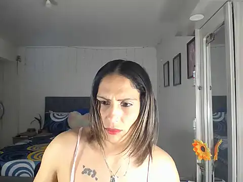 Corina hot online show from May 6, 2026, 11:32 pm