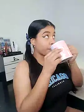 Snapshot of Fanny_Klean chatting on February 6, 2025, 5:46 am Fanny Klean online show from February 6, 2025, 5:46 am