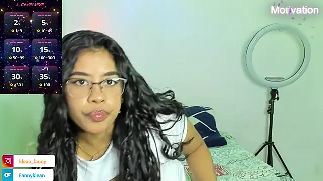 Snapshot of Fanny_Klean chatting on December 15, 2025, 3:44 am Fanny Klean online show from December 15, 2025, 3:44 am