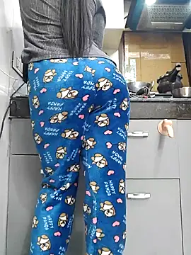 Manpreet kaur21 online show from December 27, 2024, 12:56 pm