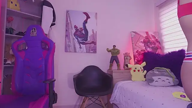 madelyn rose  online show from April 14, 2026, 6:03 pm