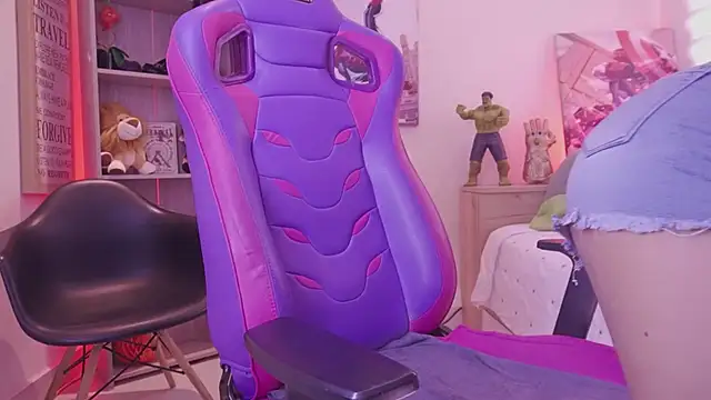 madelyn rose  online show from April 15, 2026, 6:15 pm