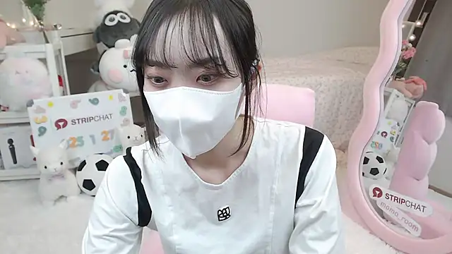 momo room online show from January 27, 2025, 10:27 am