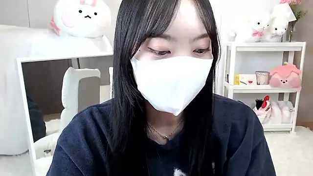 momo room online show from April 10, 2026, 11:26 am