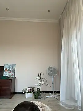 Hott Lolla online show from September 9, 2025, 9:42 am