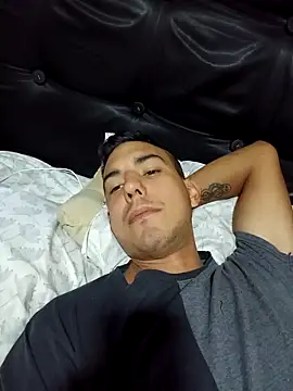 Snapshot of Cristian-2024 chatting on February 13, 2025, 9:17 pm Cristian-2024 online show from February 13, 2025, 9:17 pm