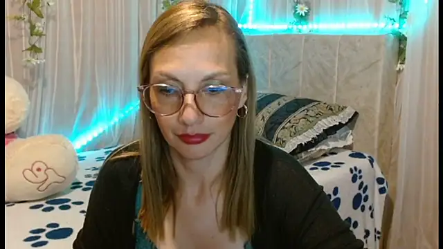 italagomez  online show from January 11, 2025, 10:51 pm