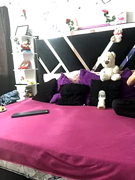 1lovelygirls online show from September 18, 2025, 12:07 pm