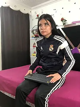 1lovelygirls online show from October 17, 2025, 12:08 pm