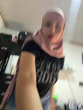 lalilamassu1 online show from February 20, 2025, 2:35 pm