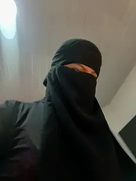 lalilamassu1 online show from March 21, 2025, 4:40 pm