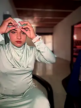 lalilamassu1 online show from September 24, 2025, 5:38 pm