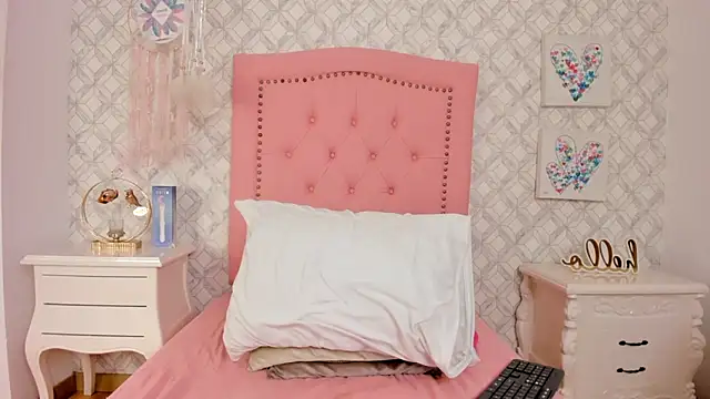 Sara  Williams online show from February 9, 2025, 6:43 am