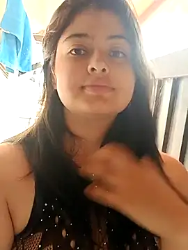 Stephania 18 online show from February 22, 2025, 7:03 pm