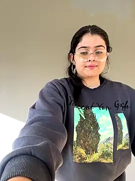 Stephania 18 online show from September 9, 2025, 12:26 pm