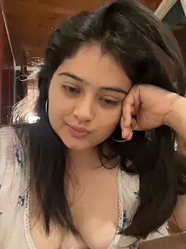 Stephania 18 online show from September 14, 2025, 8:08 pm