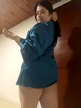 Stephania 18 online show from September 18, 2025, 10:12 pm