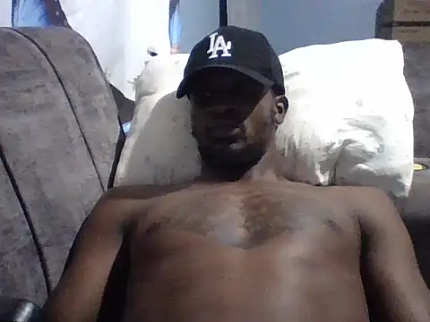 Snapshot of Tonedom chatting on October 14, 2025, 9:48 pm Tonedom online show from October 14, 2025, 9:48 pm