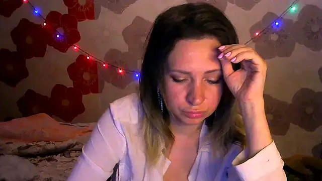 Snapshot of Queen_Daenerys chatting on October 8, 2025, 7:33 pm Queen Daenerys online show from October 8, 2025, 7:33 pm