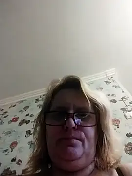 Forest-Lady online show from November 1, 2025, 9:33 am