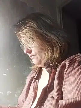 Forest-Lady online show from April 8, 2026, 5:57 pm