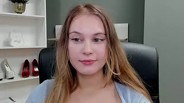 kitty valeria online show from October 14, 2025, 8:42 pm