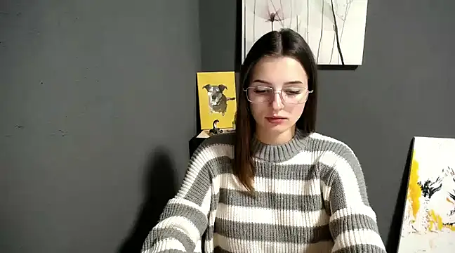 lady olivia  online show from February 13, 2025, 1:48 pm