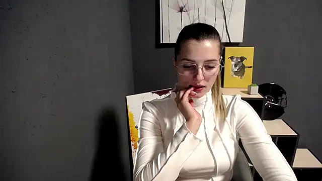 lady olivia  online show from October 6, 2025, 2:25 pm