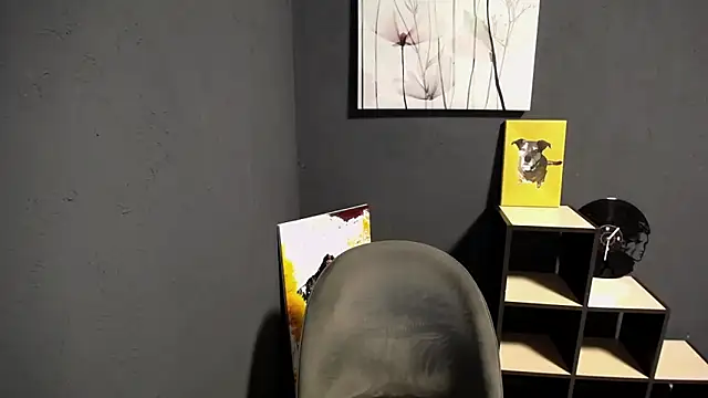 lady olivia  online show from April 17, 2026, 12:08 pm