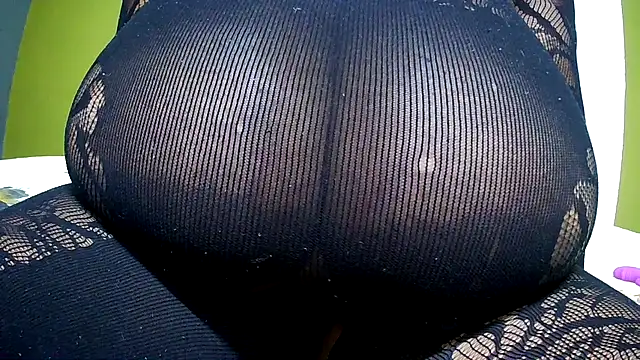 Snapshot of Queenboobs61 chatting on April 14, 2026, 7:36 am Queenboobs61 online show from April 14, 2026, 7:36 am