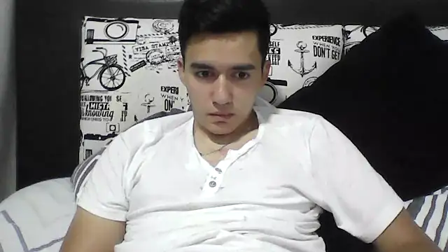 Snapshot of Estebitan_vm chatting on March 1, 2025, 3:32 am Estebitan vm online show from March 1, 2025, 3:32 am