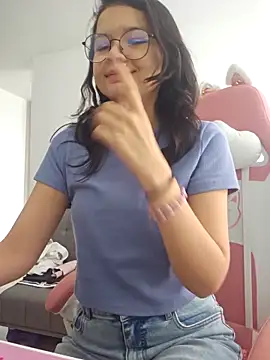 Snapshot of azumiichan chatting on January 17, 2026, 5:27 pm azumiichan online show from January 17, 2026, 5:27 pm