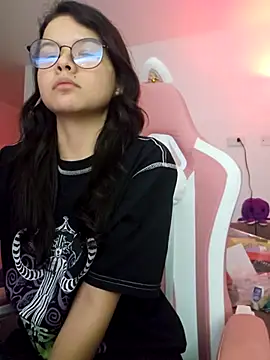 Snapshot of azumiichan chatting on February 5, 2026, 1:10 am azumiichan online show from February 5, 2026, 1:10 am