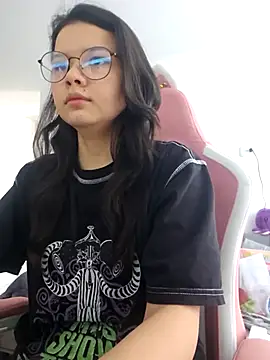 Snapshot of azumiichan chatting on February 5, 2026, 2:11 pm azumiichan online show from February 5, 2026, 2:11 pm