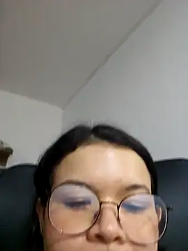 Snapshot of azumiichan chatting on February 6, 2026, 3:33 am azumiichan online show from February 6, 2026, 3:33 am