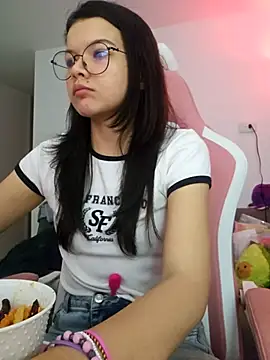 Snapshot of azumiichan chatting on February 13, 2026, 12:50 am azumiichan online show from February 13, 2026, 12:50 am