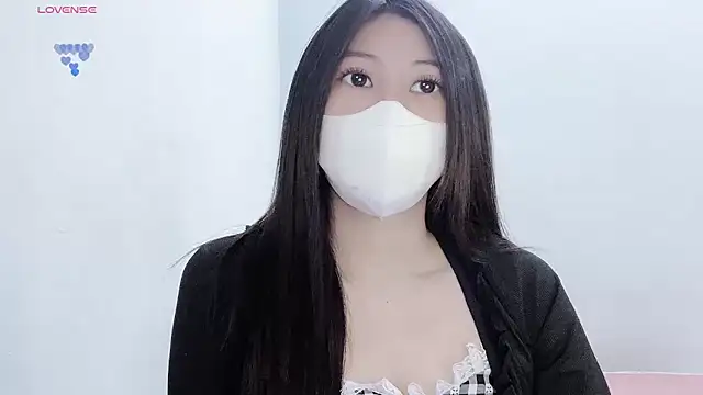 tanhxiu online show from December 14, 2025, 2:44 pm