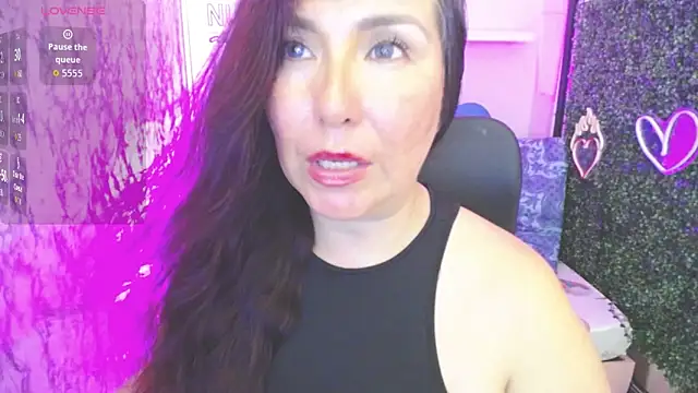 evelyn mature19 online show from October 25, 2025, 7:19 pm