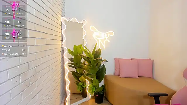 Chiara tay online show from February 6, 2025, 1:27 am