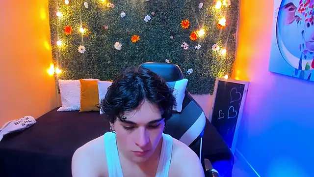 Snapshot of Luke_Howland chatting on December 18, 2024, 8:36 pm Luke Howland online show from December 18, 2024, 8:36 pm