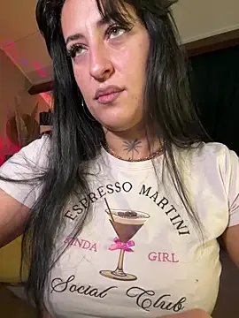 Snapshot of CarolaDrago chatting on February 1, 2026, 7:51 am CarolaDrago online show from February 1, 2026, 7:51 am