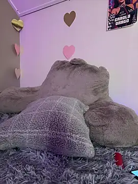 Snapshot of CarolaDrago chatting on March 19, 2026, 9:08 pm CarolaDrago online show from March 19, 2026, 9:08 pm