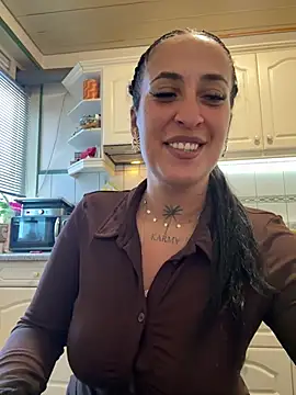 Snapshot of CarolaDrago chatting on April 7, 2026, 8:04 am CarolaDrago online show from April 7, 2026, 8:04 am